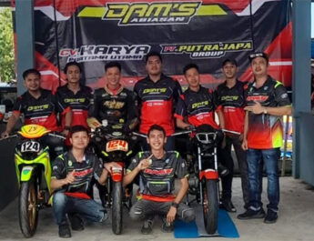 Ini Jagoan Mesin 2 Tak ! Tim Dams Putra Japa Asal Palembang Borong Podium di MotoPrix Skyland Sumsel