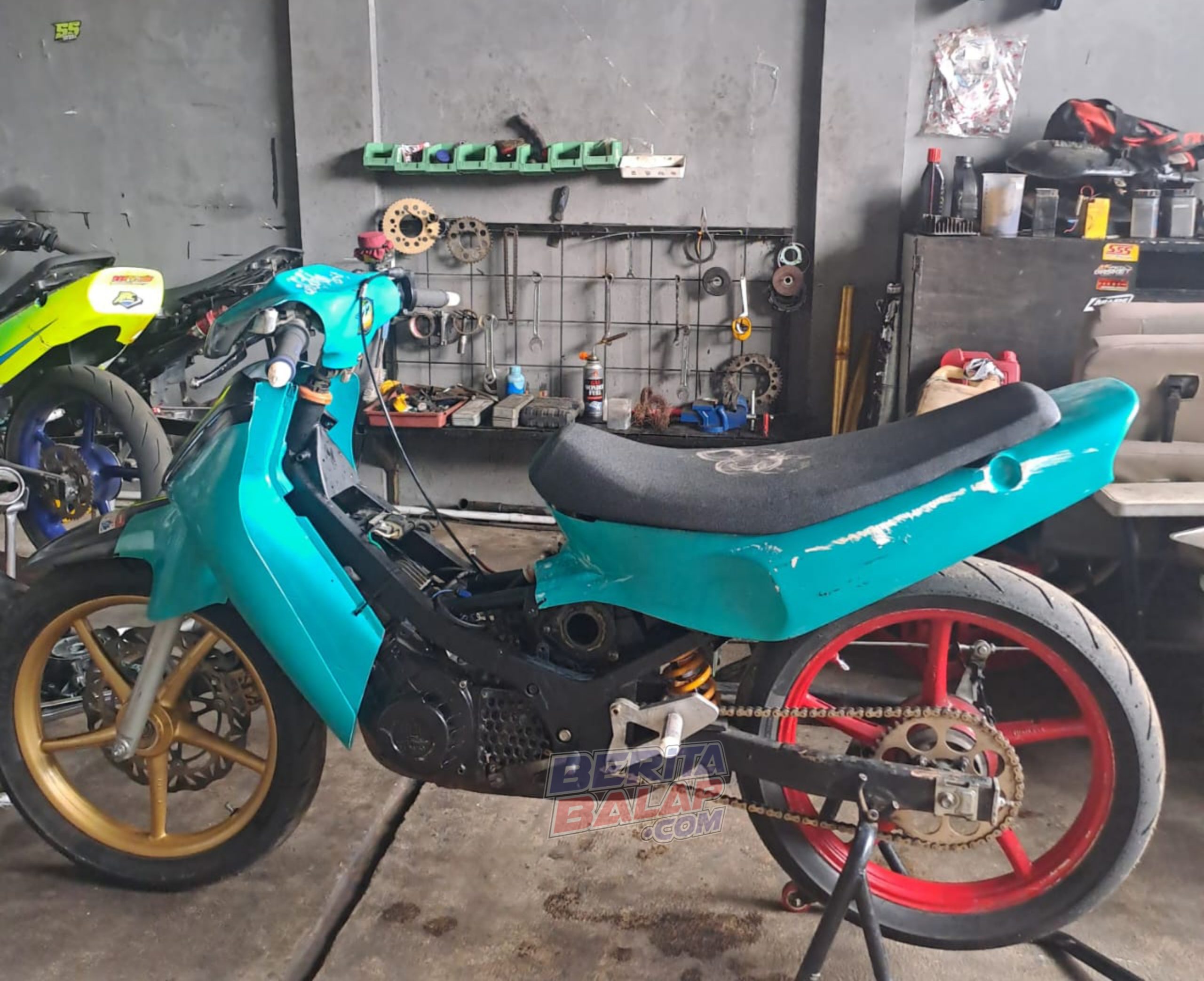 Satria 2T BS 279 Garage