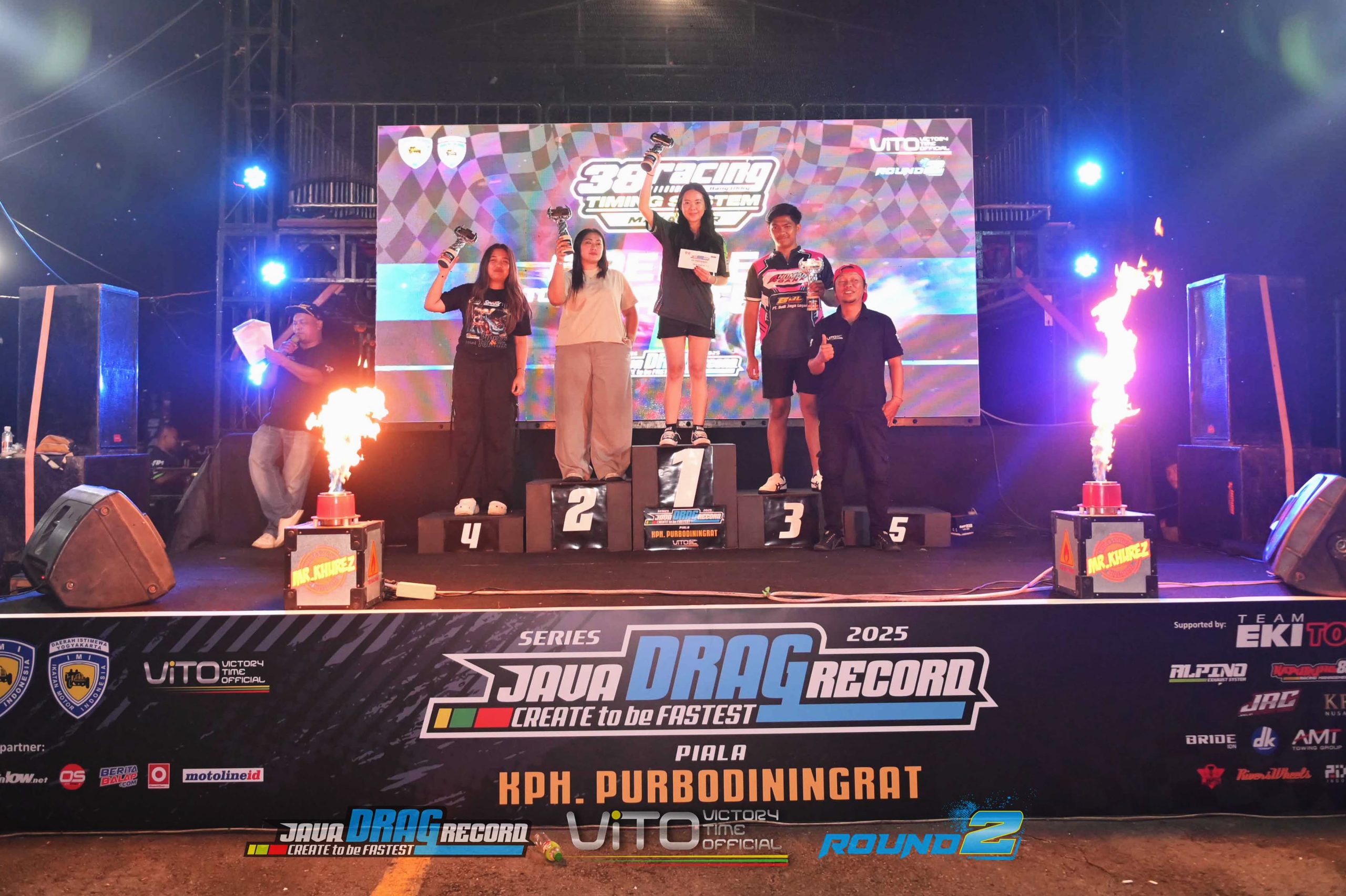 Podium Juara Mewah Dengan Backdrop LED, Full Lighting, & Flame Effect