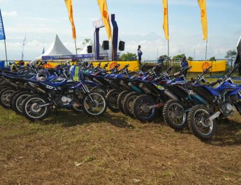 SHELL BLU CRU Yamaha Enduro Challenge Cetak Rekor Starter Baru Hingga Ribuan Penonton Tumpah Ruah di Jalibar