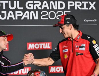 Bezzecchi Ungkap Penyesalannya Saat Melawan Marquez Hingga Memujinya Sangat Kuat