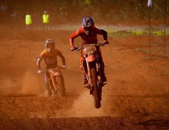 M. Zidane Harumkan Nama Indonesia di Thailand dan Sukses Asapi Pembalap Andalan Tuan Rumah