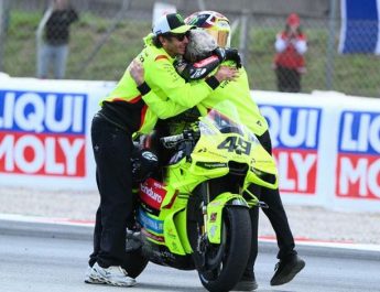 Raih Kemenangan Dramatis di Catalunya, Diggia Wujudkan Impian Rayakan Bareng Valentino Rossi