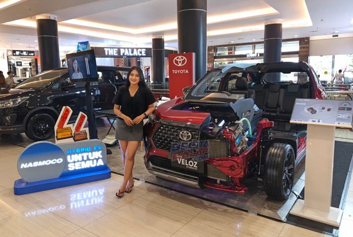 Pertama kali di Indonesia, PT. Toyota Motor Manufacturing Indonesia Membelah Satu Unit Mobil Seharga 300an Juta Rupiah.