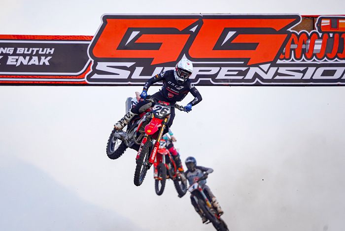 Diva Ismayana Raih Kemenangan Sempurna di Kejurnas Motocross 2026 Seri 3 Sumedang, Hilman Maksum Konsisten di P4