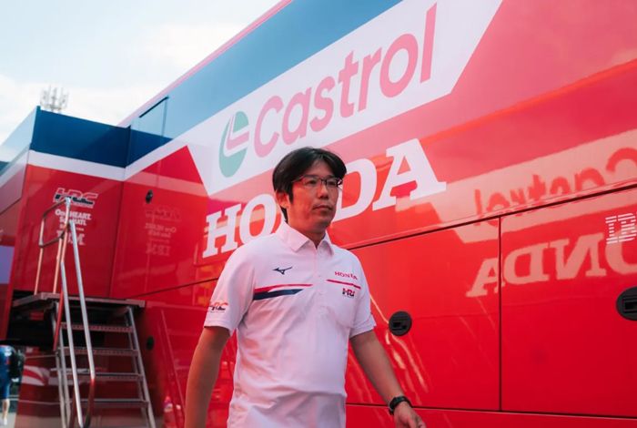Honda HRC Tunjuk Mikihiko Kawase sebagai Manajer Tim Mulai 2027, Alberto Puig Jadi Penasihat