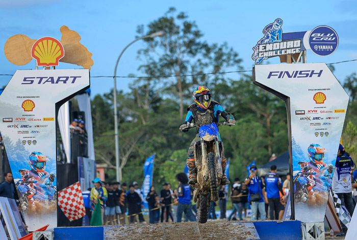 Shell BLU CRU Yamaha Enduro Challenge Landak Kalbar di Banjiri 10 Ribu Penonton