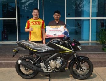 Konsumen Rantai SSS Dapat Hadiah Yamaha Vixion Dari Program Scan Barcode Keaslian Produk Konsumen Rantai SSS Dapat Hadiah Yamaha Vixion Dari Program Scan Barcode Keaslian Produk