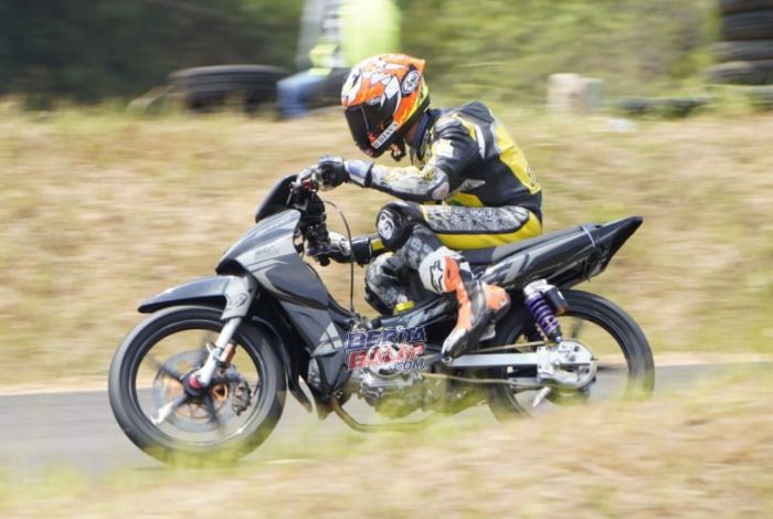 Ganas di Kandang! Aldy Musfiq Antar Jupiter Z DRF Performance Juara di Motoprix Subang