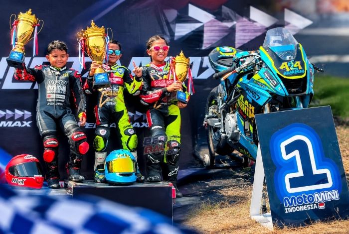 Debut Spesial Ararauna Pecah Telor! Juara Race 1 Motomini, Usia Termuda, Baru 7 Tahun ! ‎