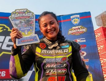 Alan Transport Genesis Bawa Suci Mulyani Berjaya di Race 1 Matic Wanita MR Pulley Road Race Cirebon