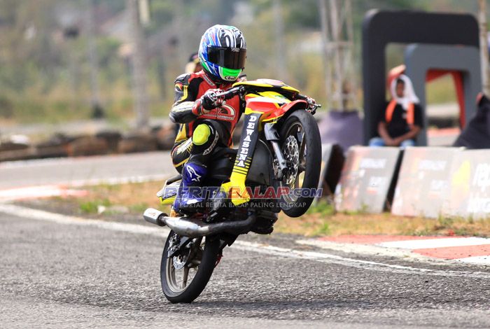 Bayar Tuntas Kesalahan, Irvan Chupenk Jawara Bebek 2T 125 Exrider di Final Superprix 2026