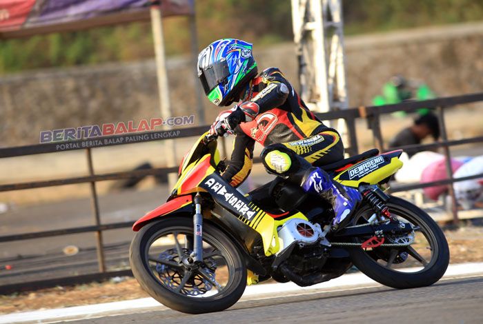 Dewasena Racing Team Karawang Bawa Irfan Chupenk Sapu Bersih Pole Position Exrider di Final Superprix 2026